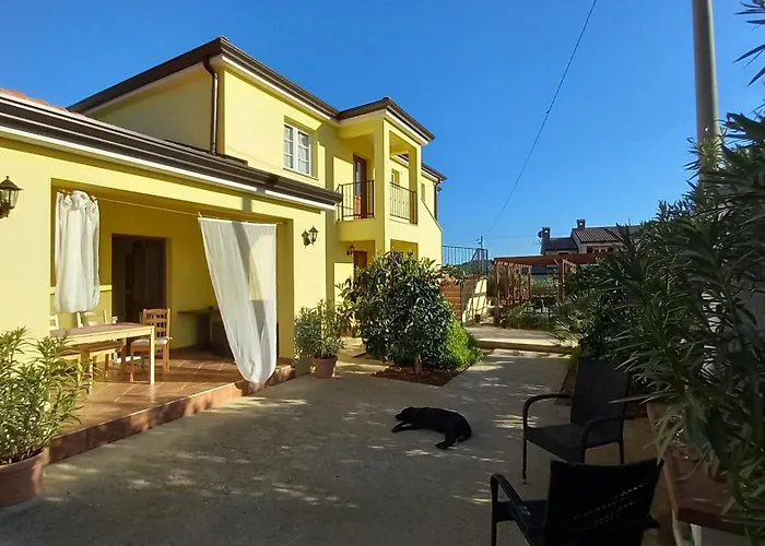 Antonio Solimar Apartments